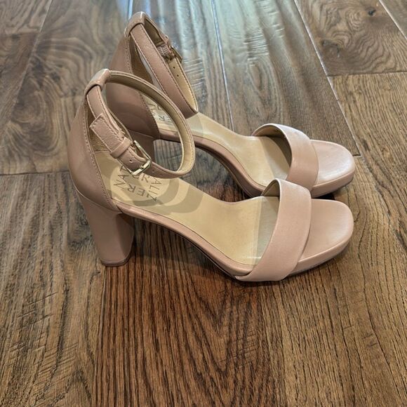 Naturalizer Joy Sandals. Nude. Sz 6.5M - Picture 3 of 5